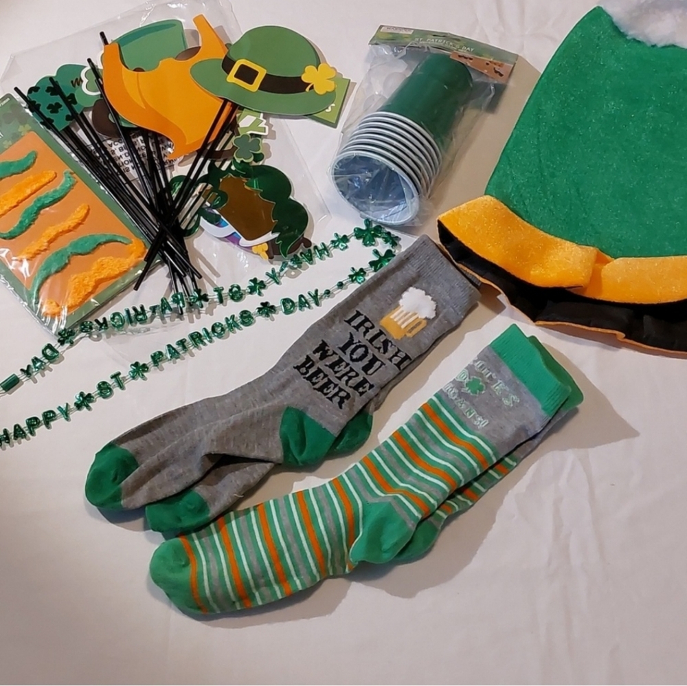 St Patrick's Day Party In A Box EUC - Picture 11 of 11